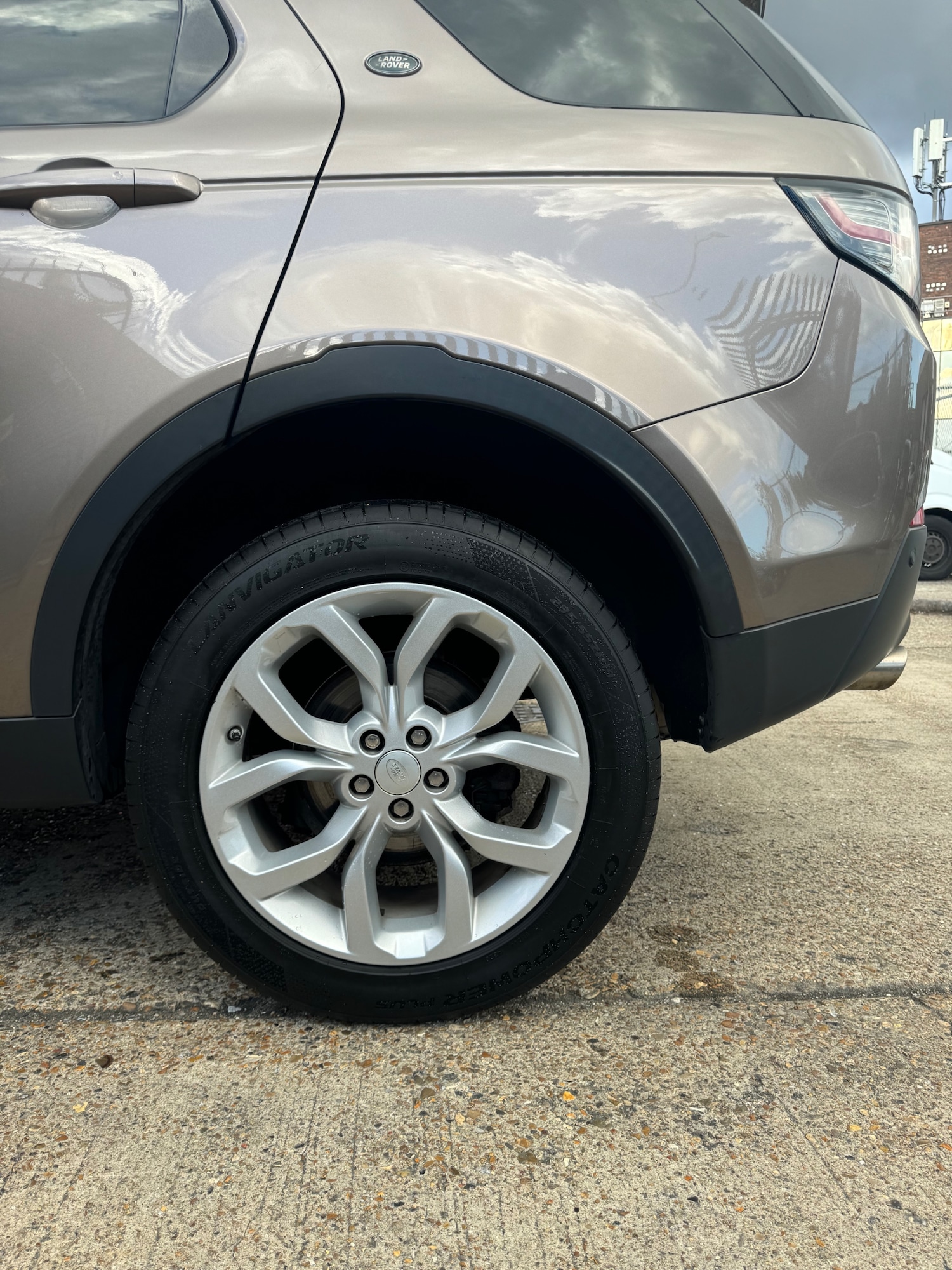 Used Land Rover Discovery Sport 2017 for sale - 77478262: Photo 4