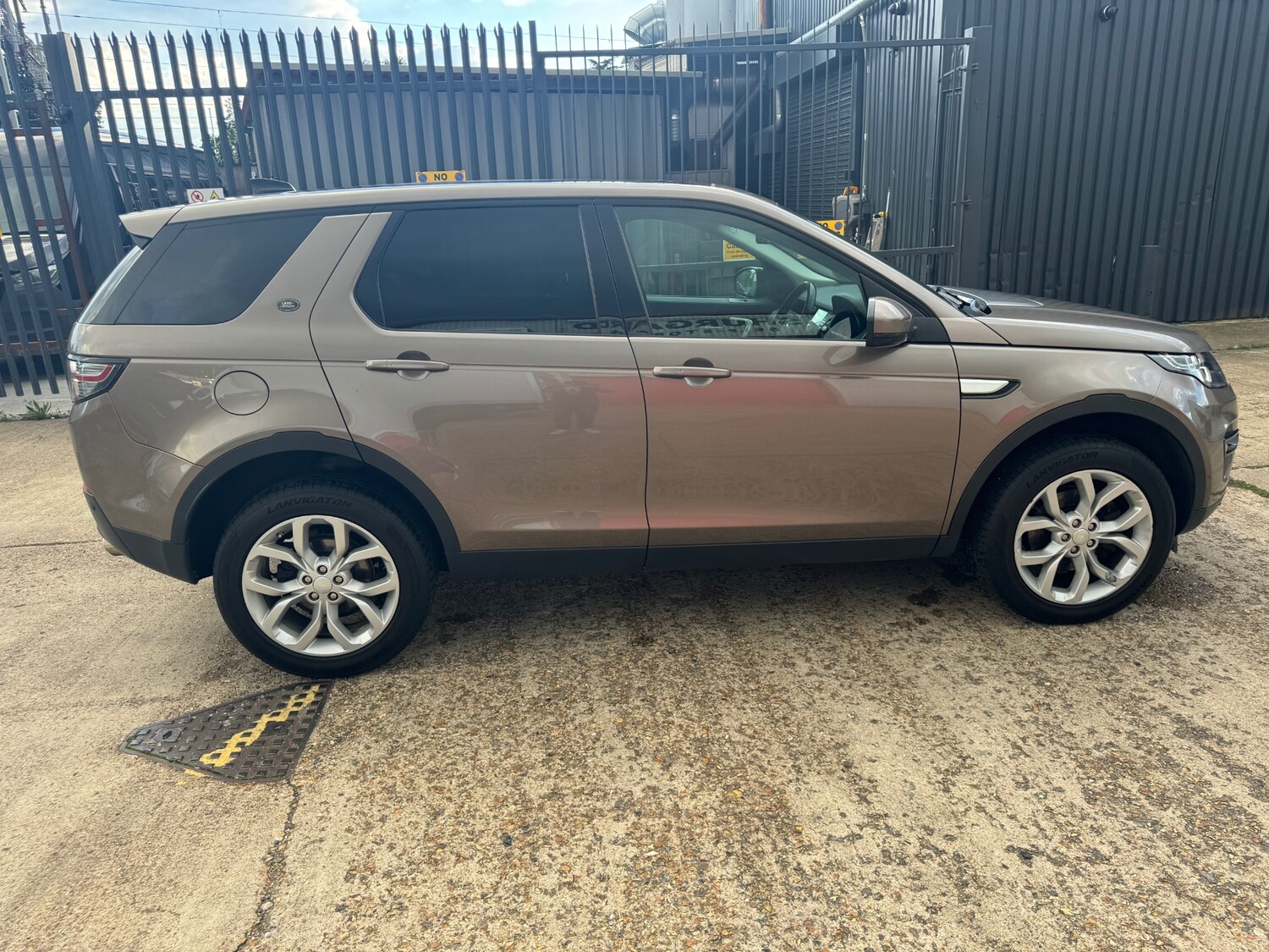 Used Land Rover Discovery Sport 2017 for sale - 77478262: Photo 9