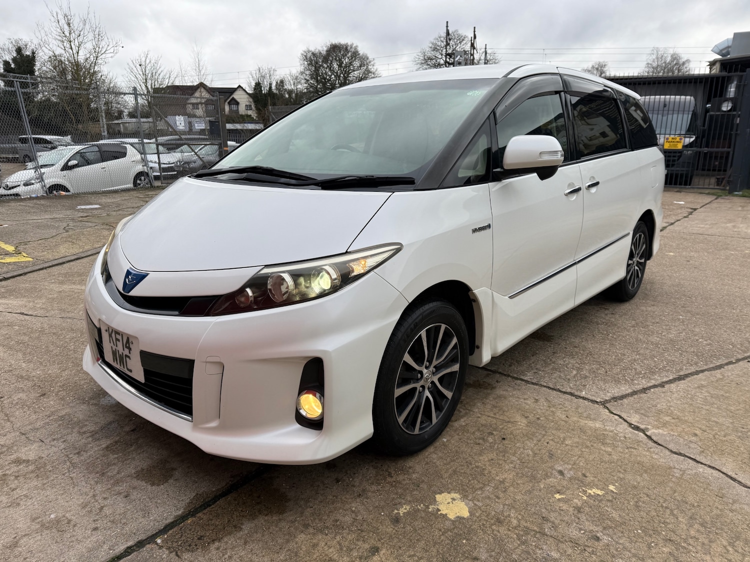 Used Toyota Estima 2014 for sale - 77536135: Photo 4