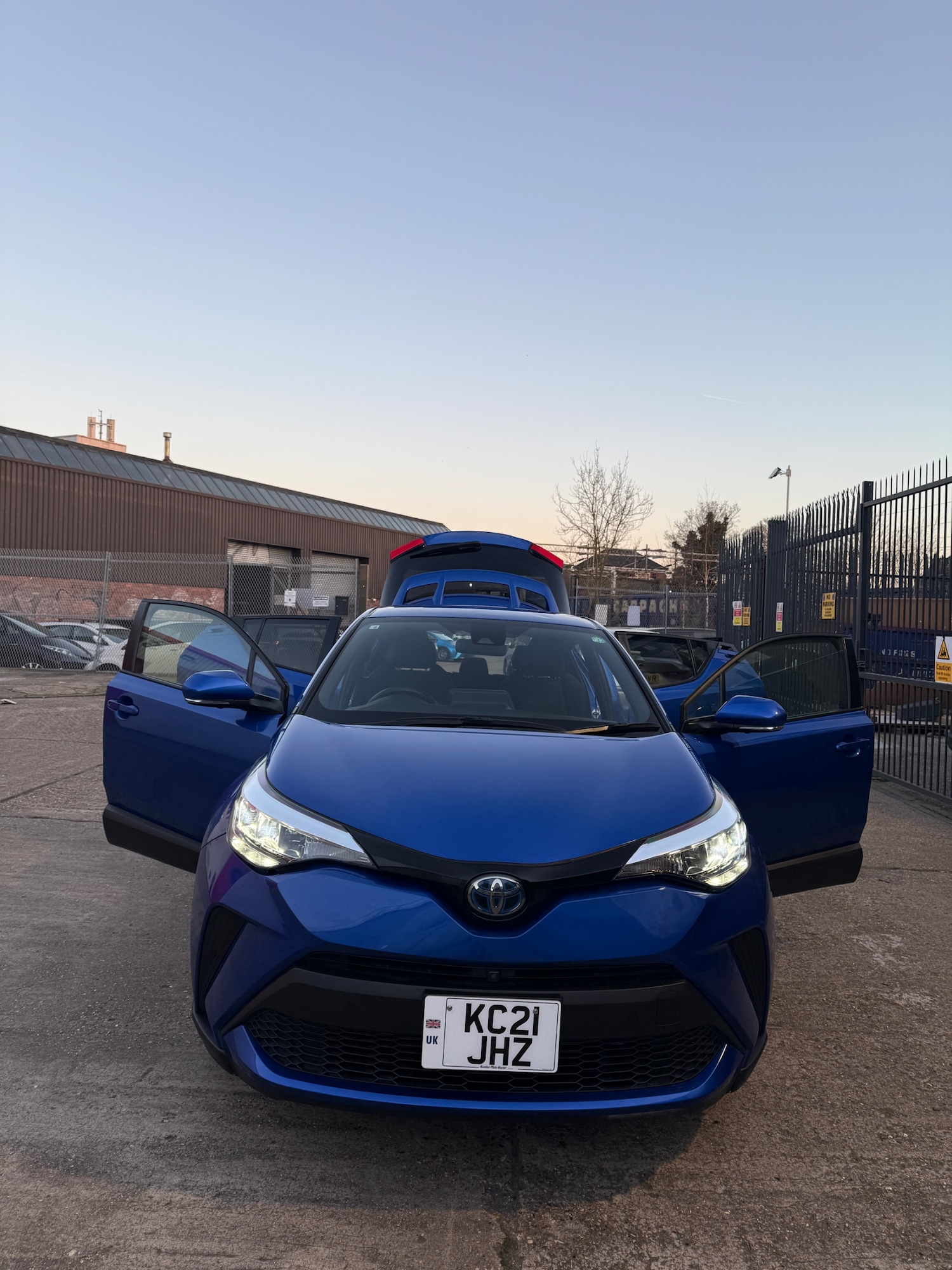 Used Toyota C-HR 2021 for sale - 77921645: Photo 24