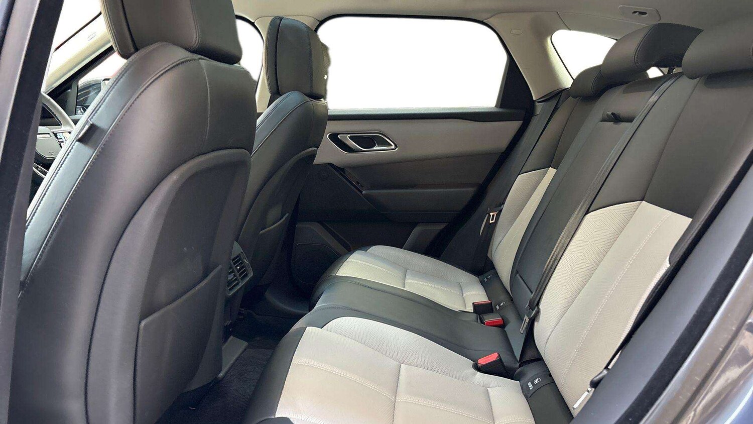 Used Land Rover Range Rover Velar 2024 for sale - 76564317: Photo 4