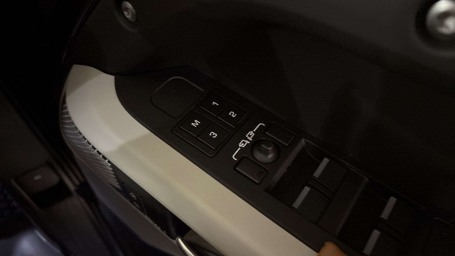 Used Land Rover Defender 2024 for sale - 77123454: Photo 25