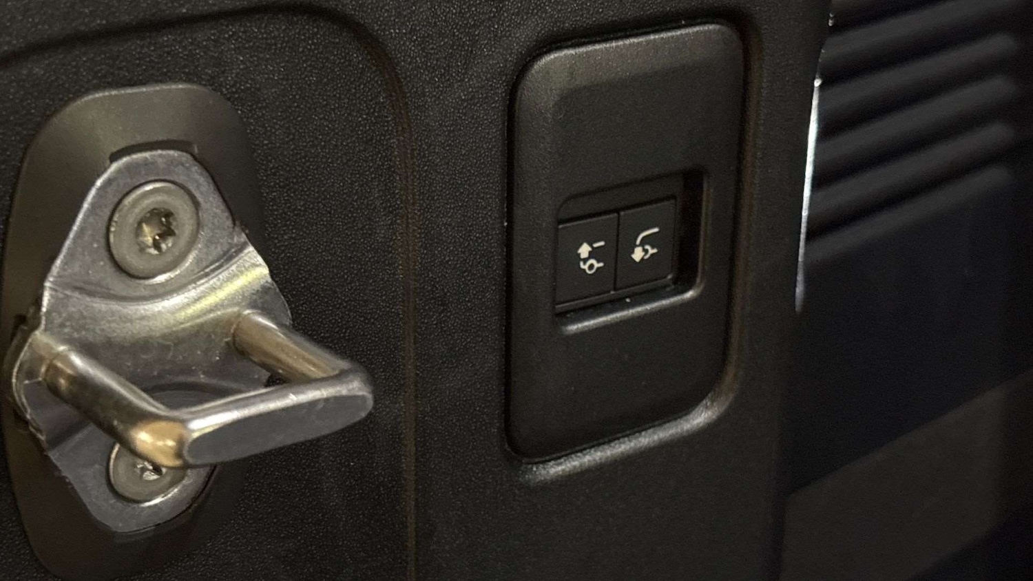 Used Land Rover Defender 2024 for sale - 77123454: Photo 27