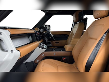 Used Land Rover Defender 2024 for sale - 77123454: Photo