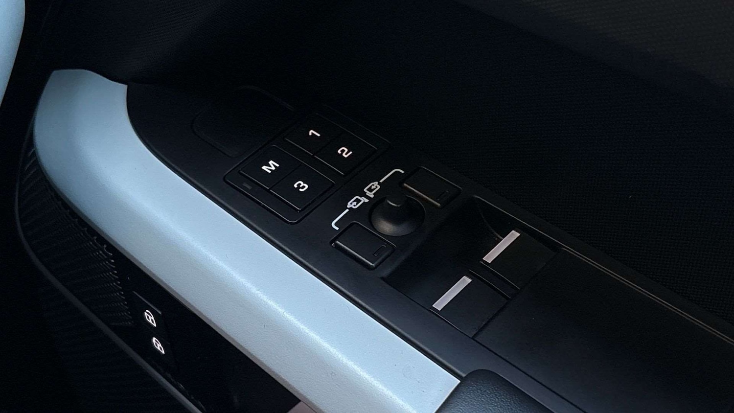 Used Land Rover Defender 2024 for sale - 77123359: Photo 25