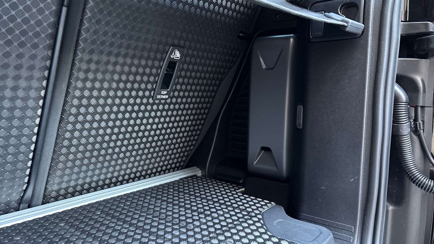 Used Land Rover Defender 2024 for sale - 77123359: Photo 27