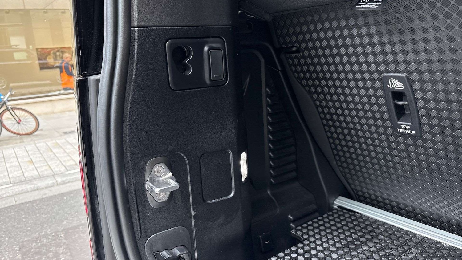 Used Land Rover Defender 2024 for sale - 76564467: Photo 28