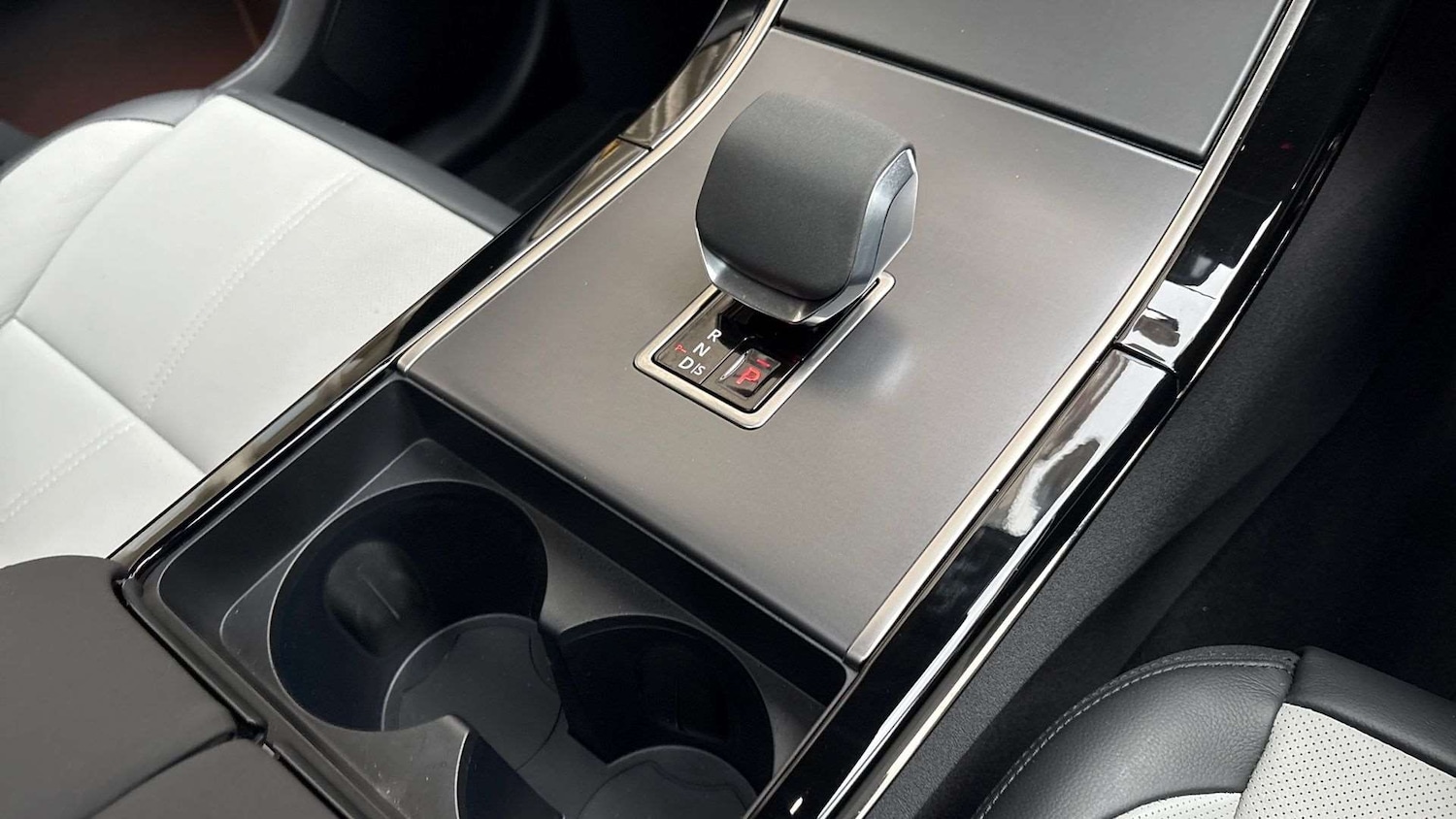 Used Land Rover Range Rover Velar 2024 for sale - 76564470: Photo 13