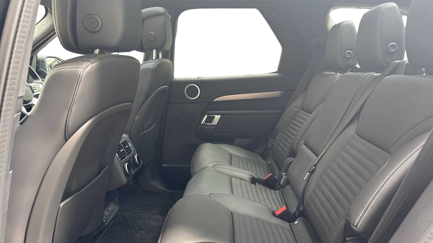 Used Land Rover Discovery 2025 for sale - 76668916: Photo 4