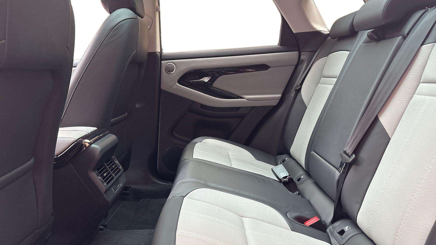 Used Land Rover Range Rover Evoque 2024 for sale - 76564398: Photo 4