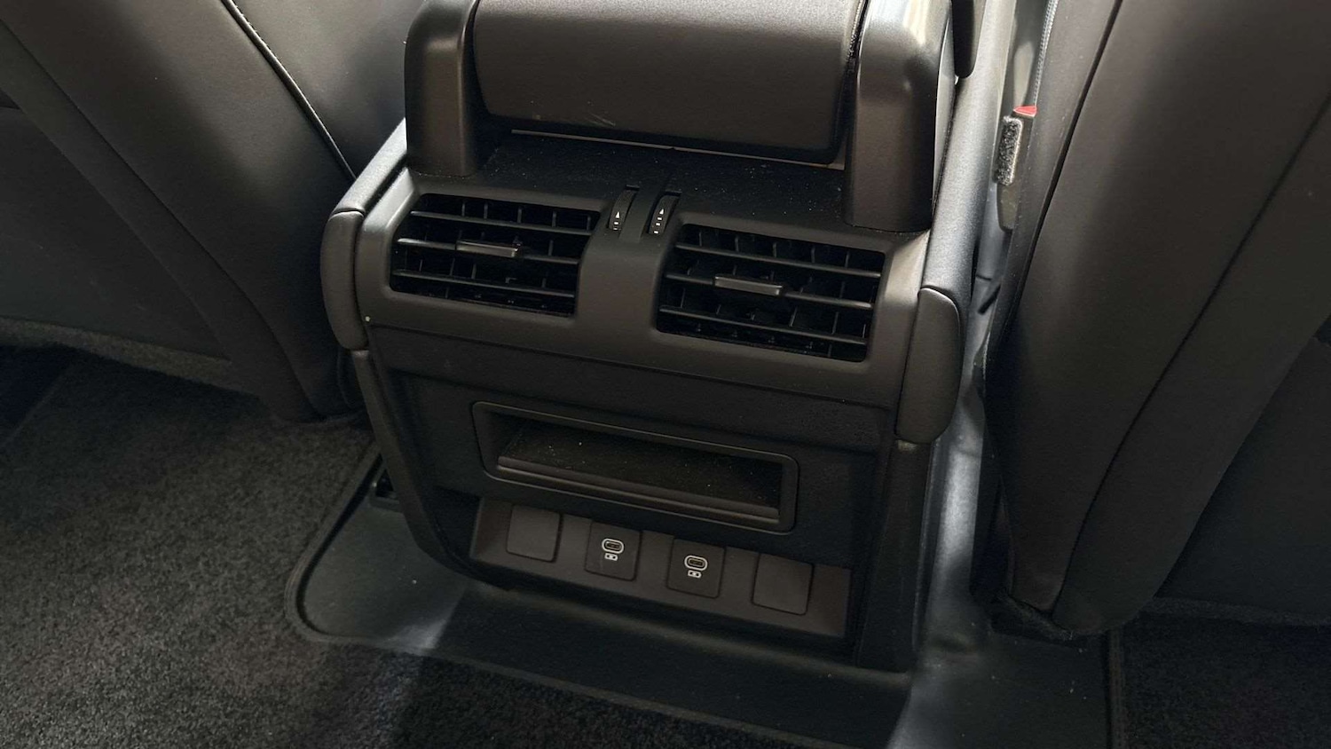 Used Land Rover Defender 2024 for sale - 76916046: Photo 18