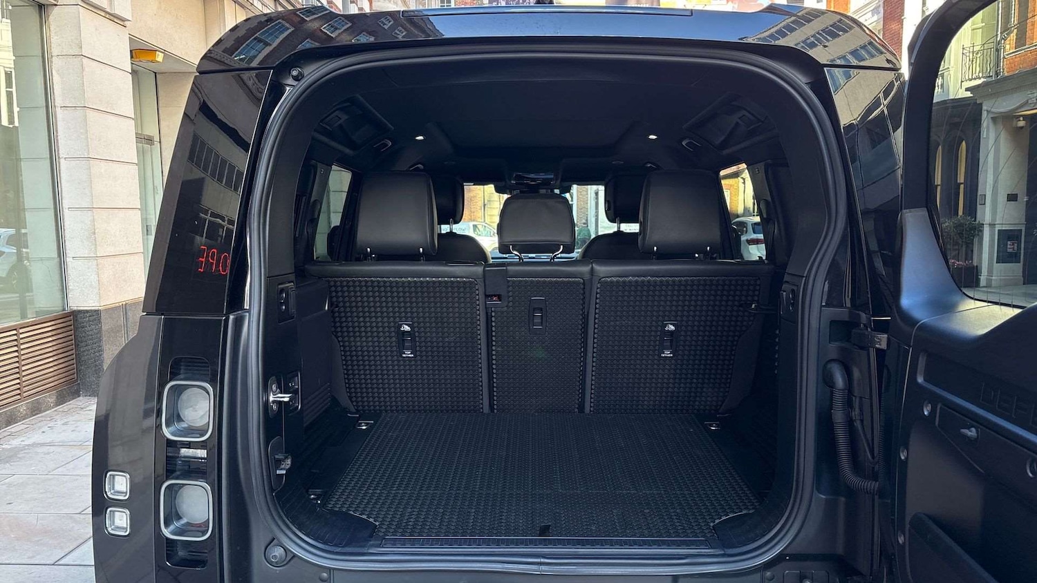 Used Land Rover Defender 2024 for sale - 77123471: Photo 10