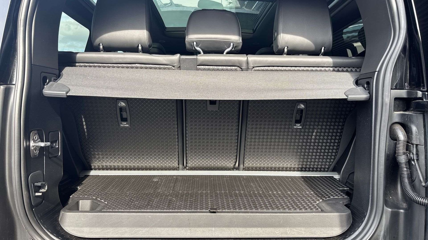 Used Land Rover Defender 2024 for sale - 76401250: Photo 10