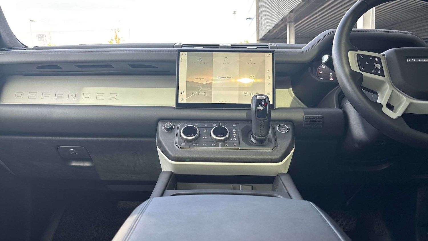 Used Land Rover Defender 2024 for sale - 76401250: Photo 14