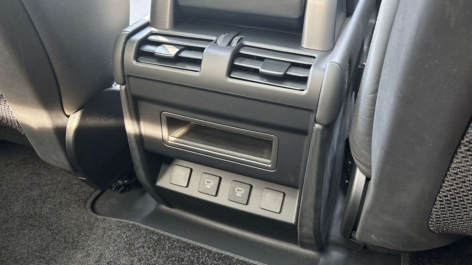 Used Land Rover Defender 2024 for sale - 76401250: Photo 18