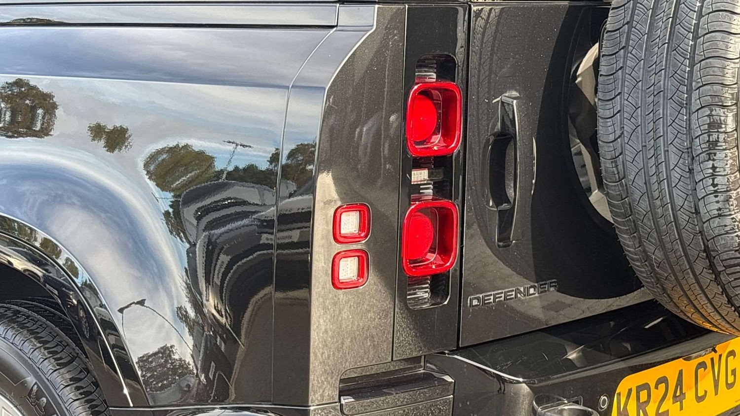 Used Land Rover Defender 2024 for sale - 76401250: Photo 19