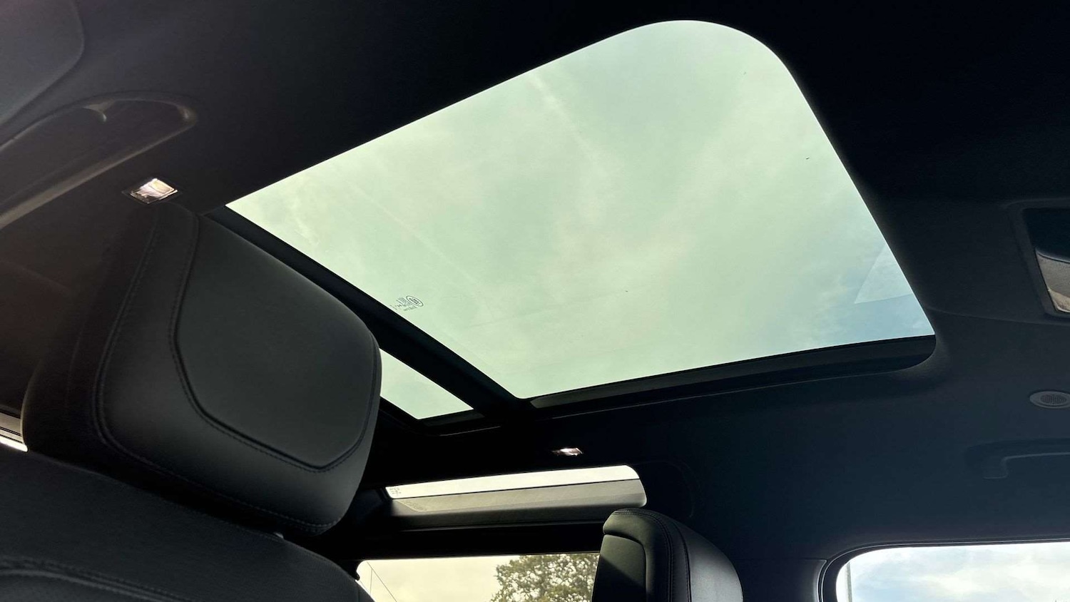 Used Land Rover Defender 2024 for sale - 76401250: Photo 21