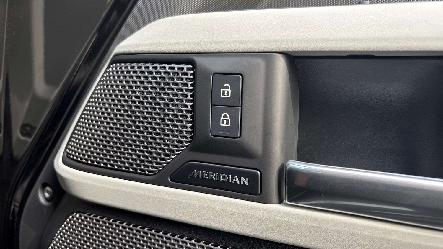 Used Land Rover Defender 2024 for sale - 76401250: Photo 24