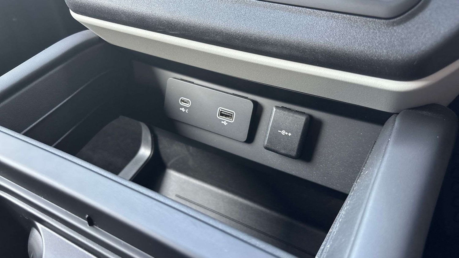 Used Land Rover Defender 2024 for sale - 76401250: Photo 32