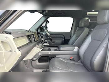 Used Land Rover Defender 2024 for sale - 76401250: Photo