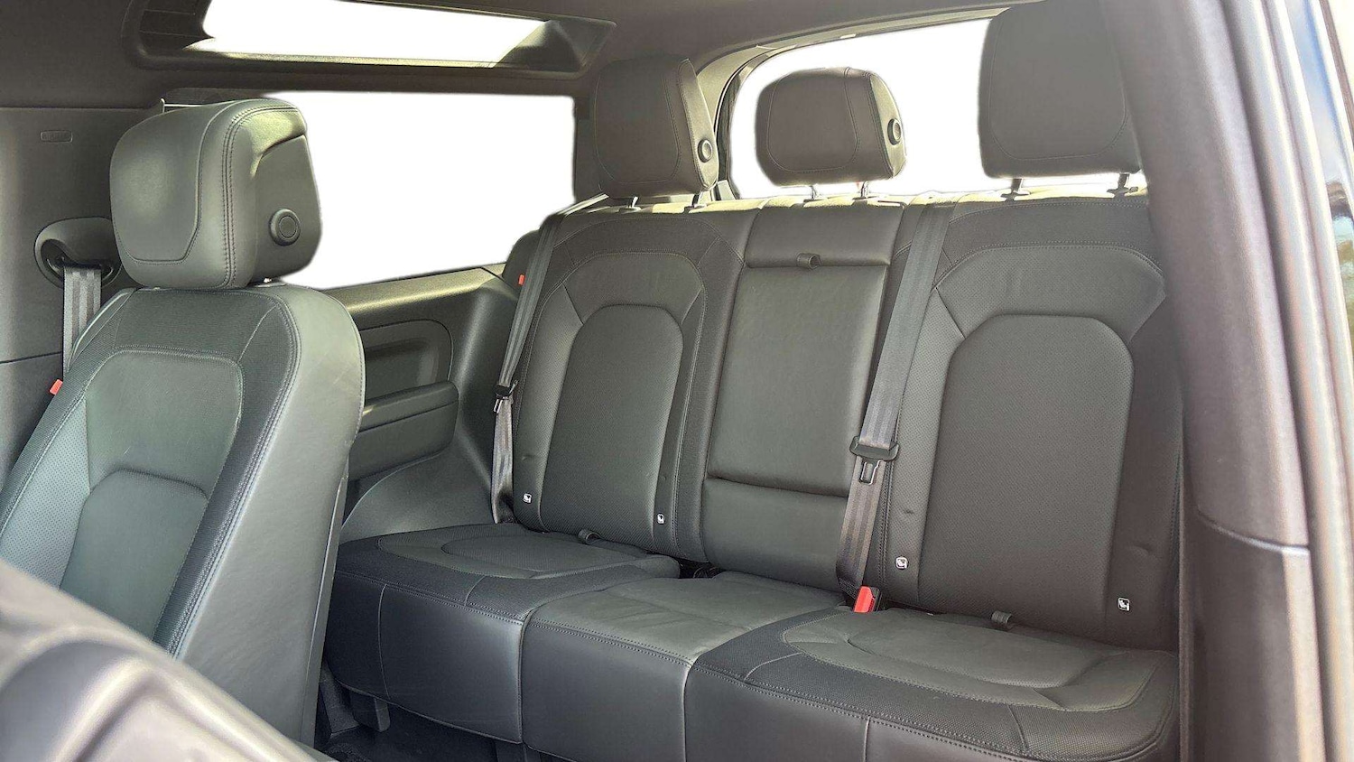 Used Land Rover Defender 2024 for sale - 76401250: Photo 4