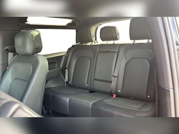 Used Land Rover Defender 2024 for sale - 76401250: Photo