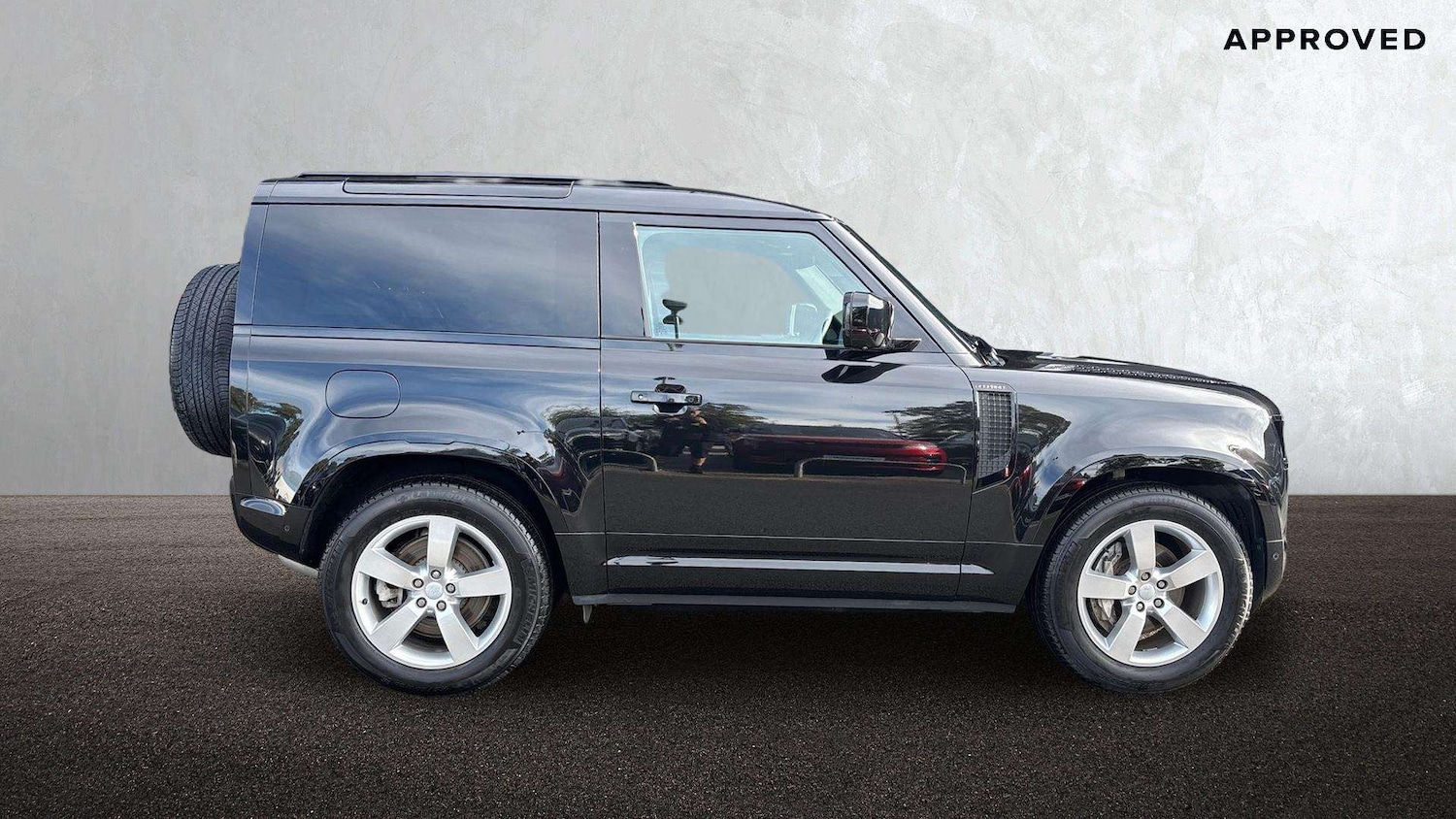 Used Land Rover Defender 2024 for sale - 76401250: Photo 5