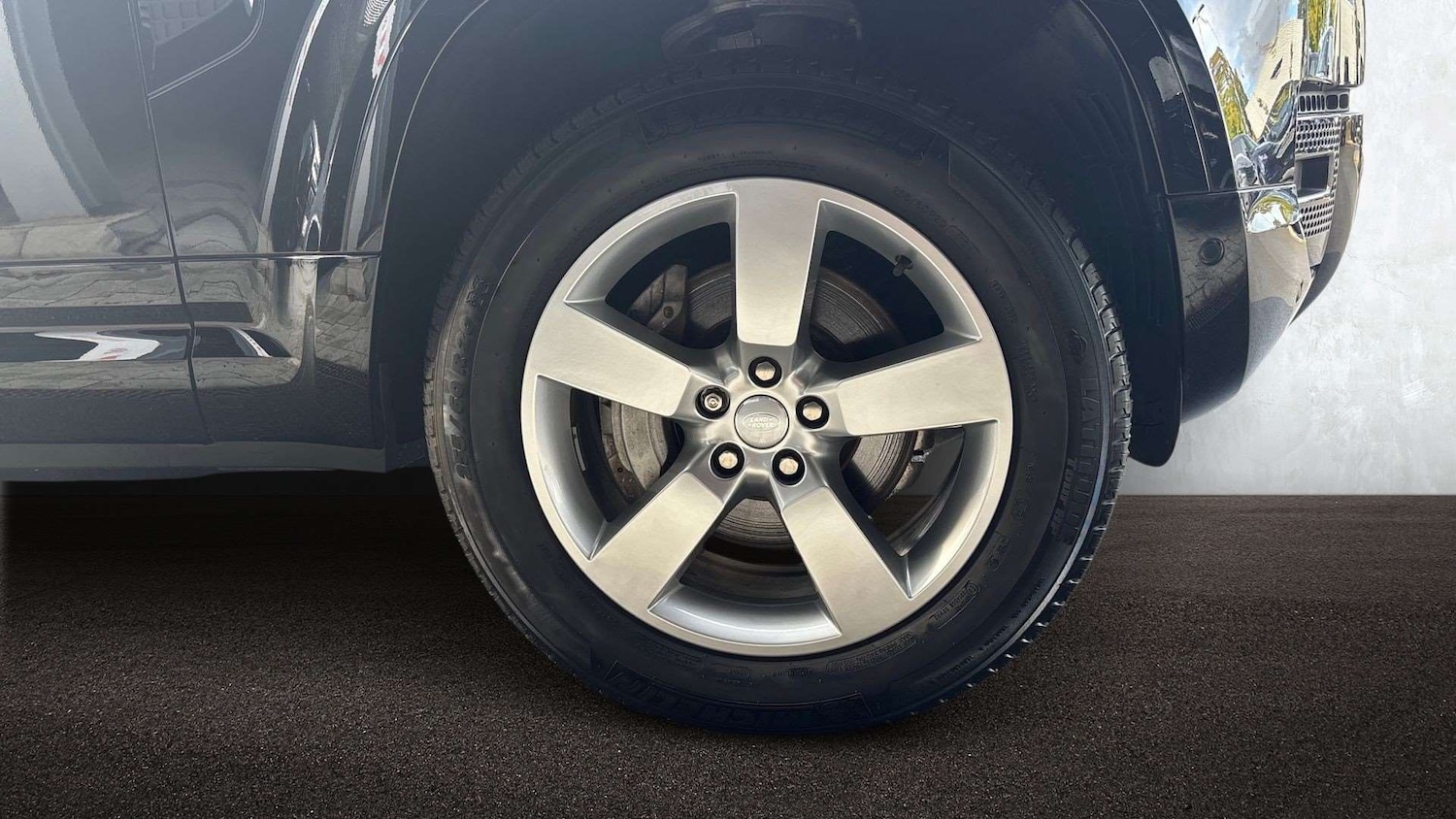 Used Land Rover Defender 2024 for sale - 76401250: Photo 8