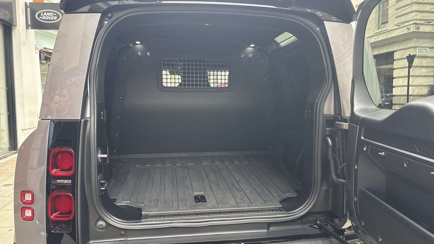 Used Land Rover Defender 90 2023 for sale - 76034870: Photo 10