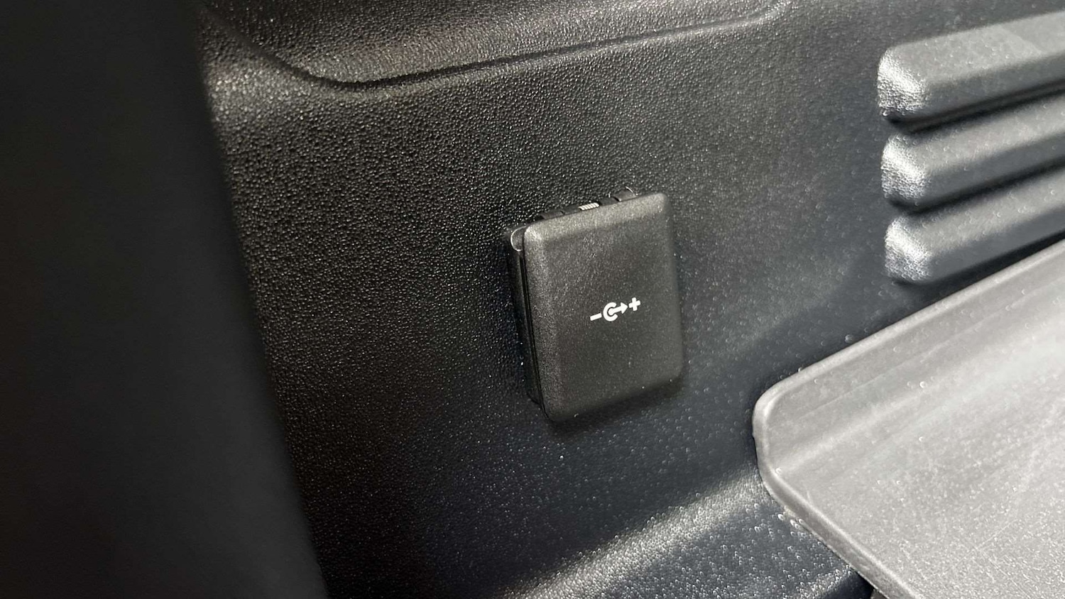 Used Land Rover Defender 90 2023 for sale - 76034870: Photo 27