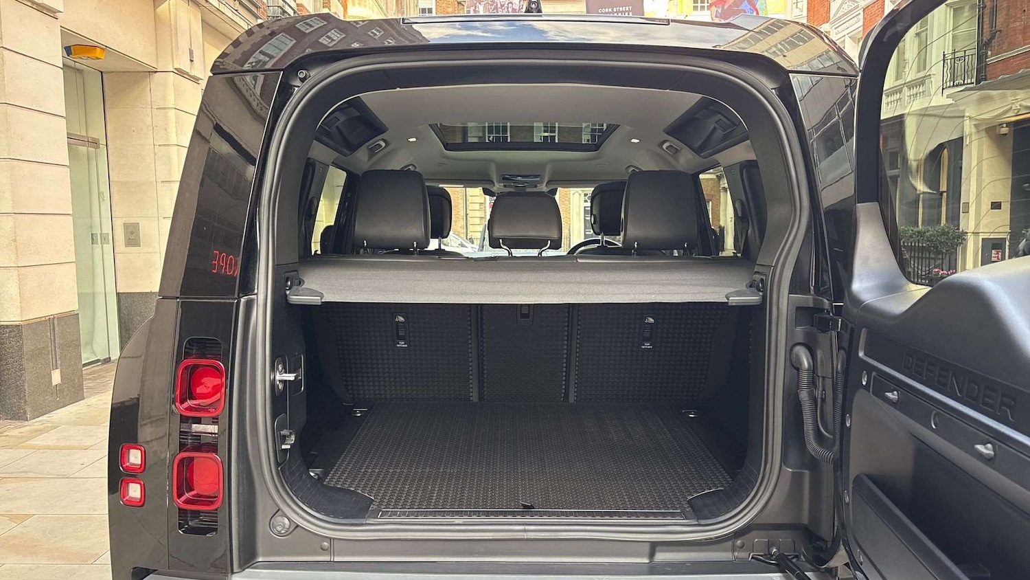 Used Land Rover Defender 2022 for sale - 77219693: Photo 10