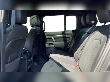 Used Land Rover Defender 2023 for sale - 75742245: Photo