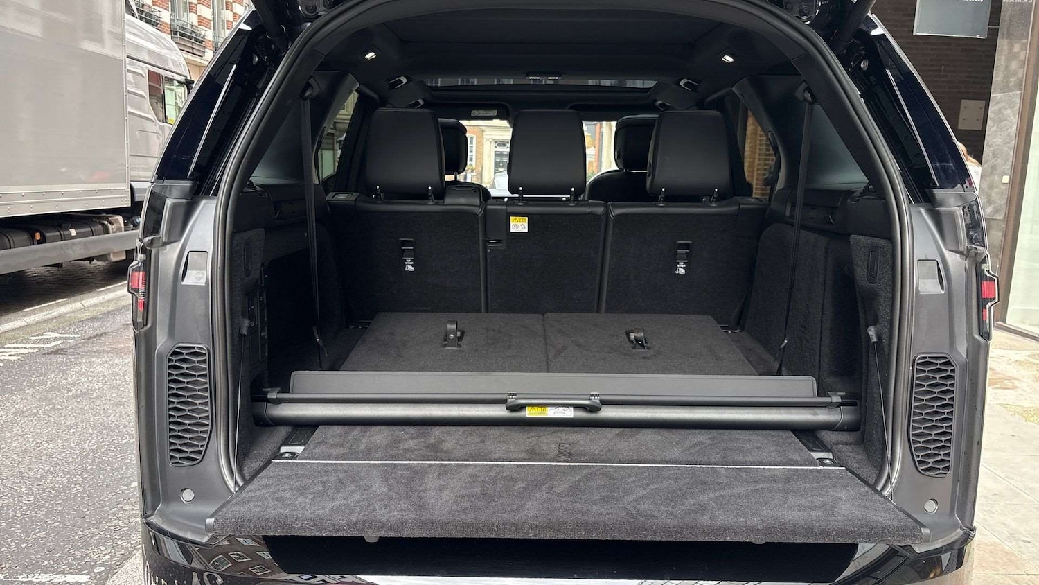 Used Land Rover Discovery 2024 for sale - 76564349: Photo 10