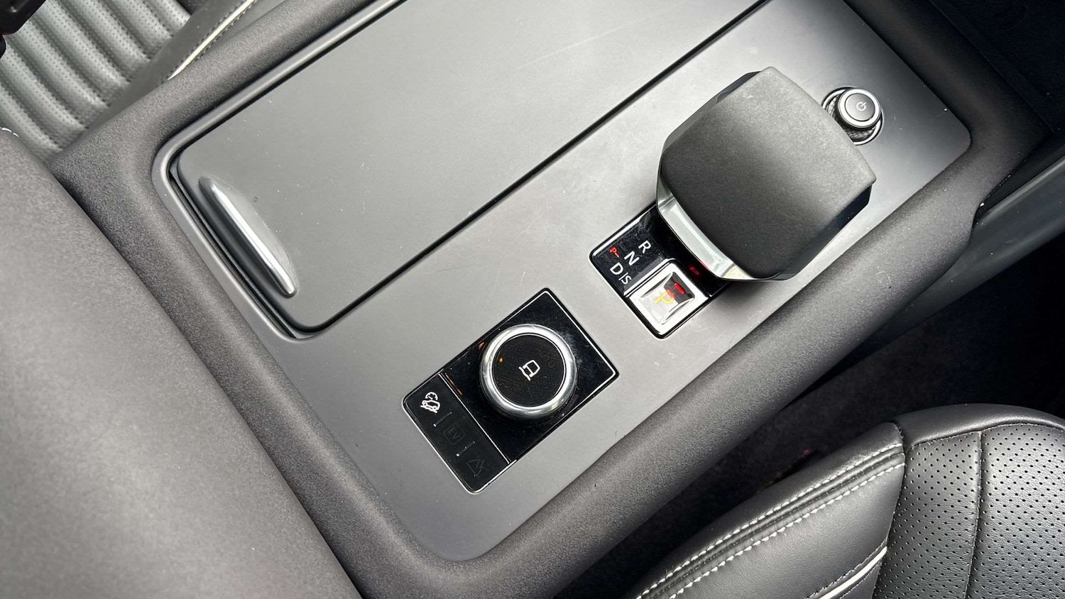 Used Land Rover Discovery 2024 for sale - 76564349: Photo 13