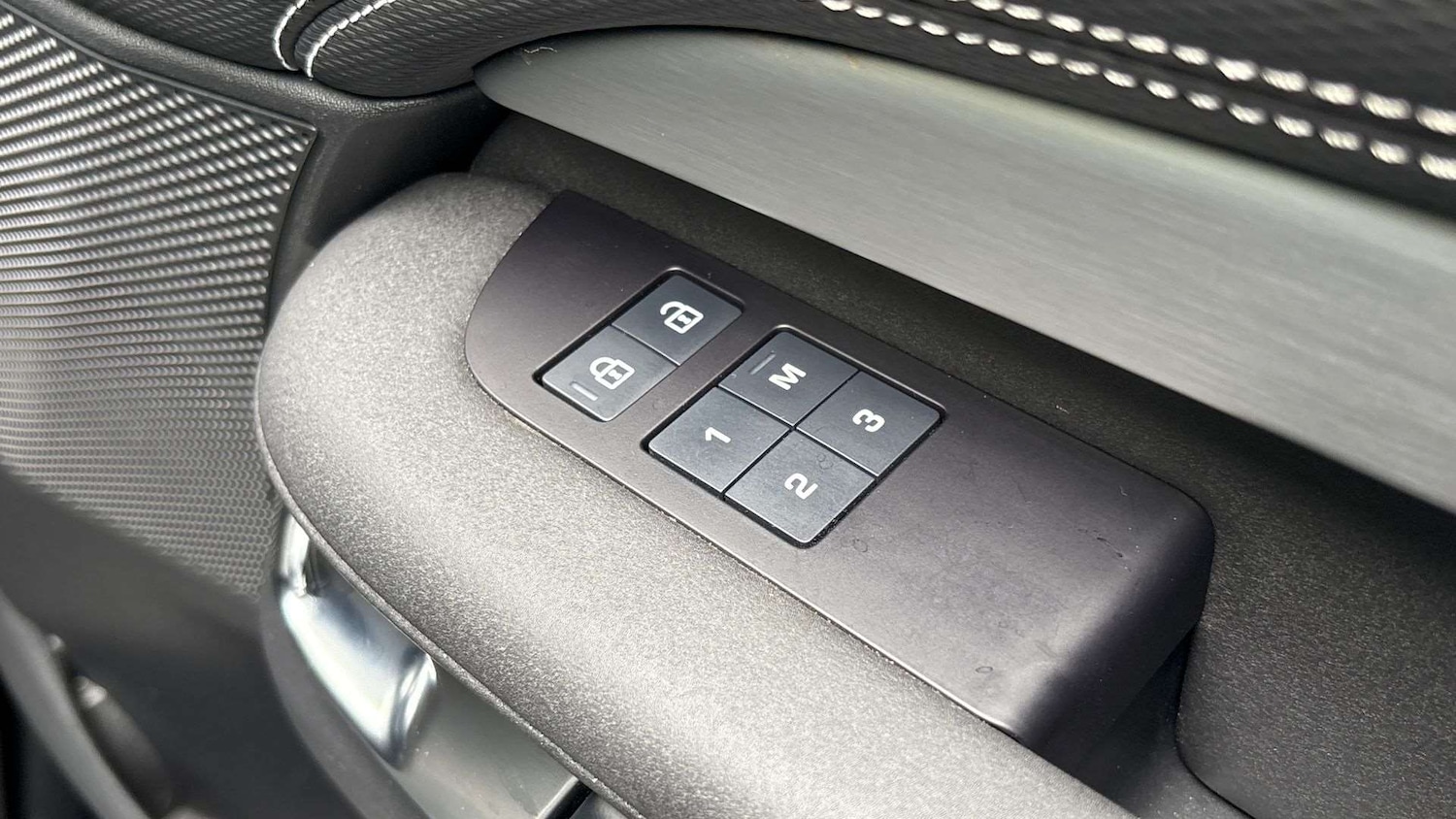 Used Land Rover Discovery 2024 for sale - 76564349: Photo 25