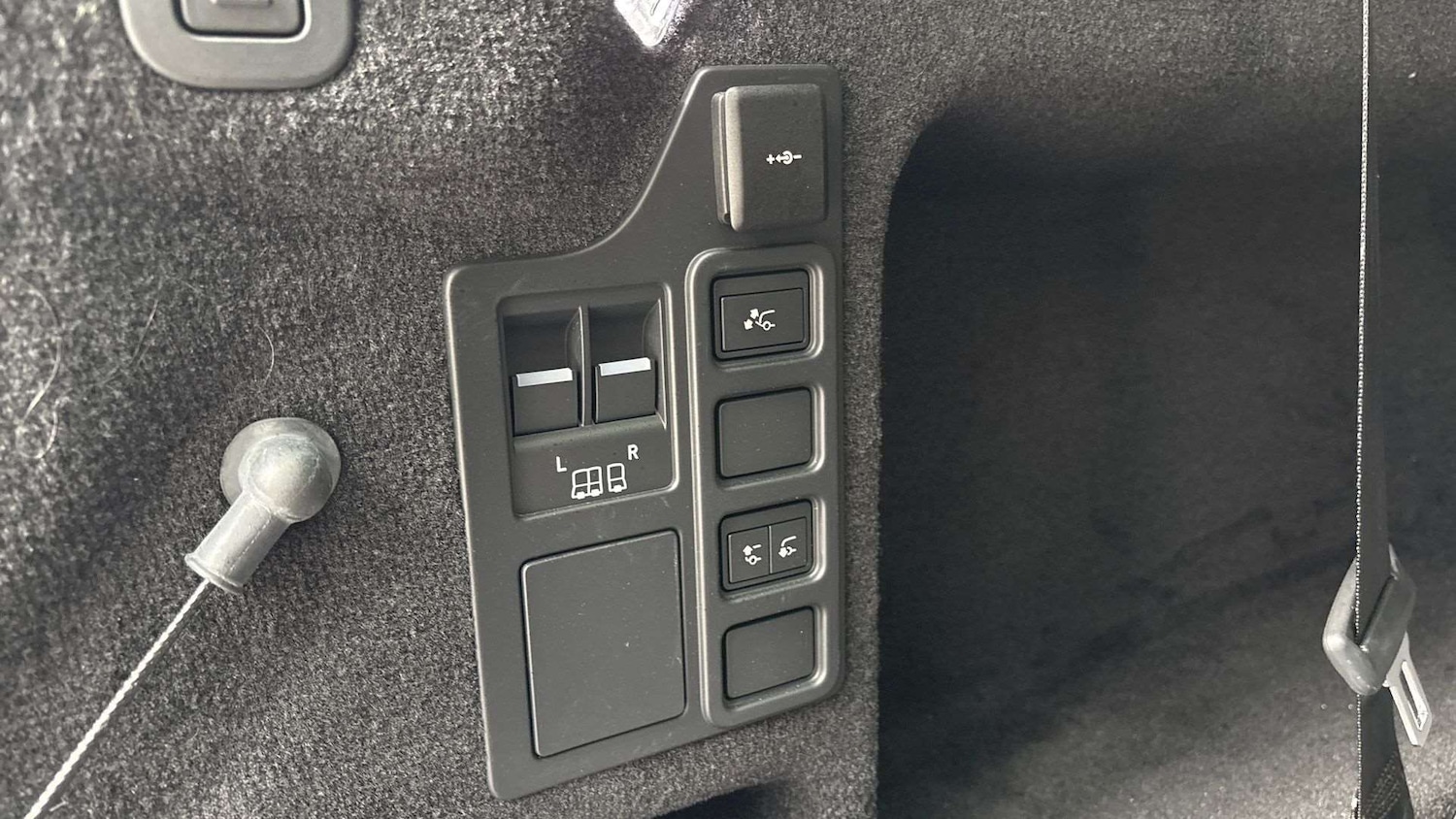 Used Land Rover Discovery 2024 for sale - 76564349: Photo 30