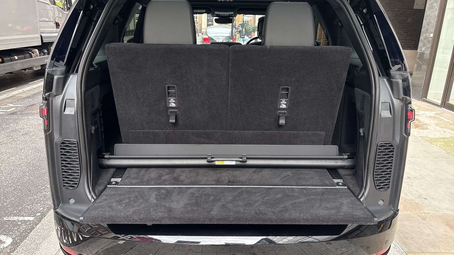 Used Land Rover Discovery 2024 for sale - 76564349: Photo 33