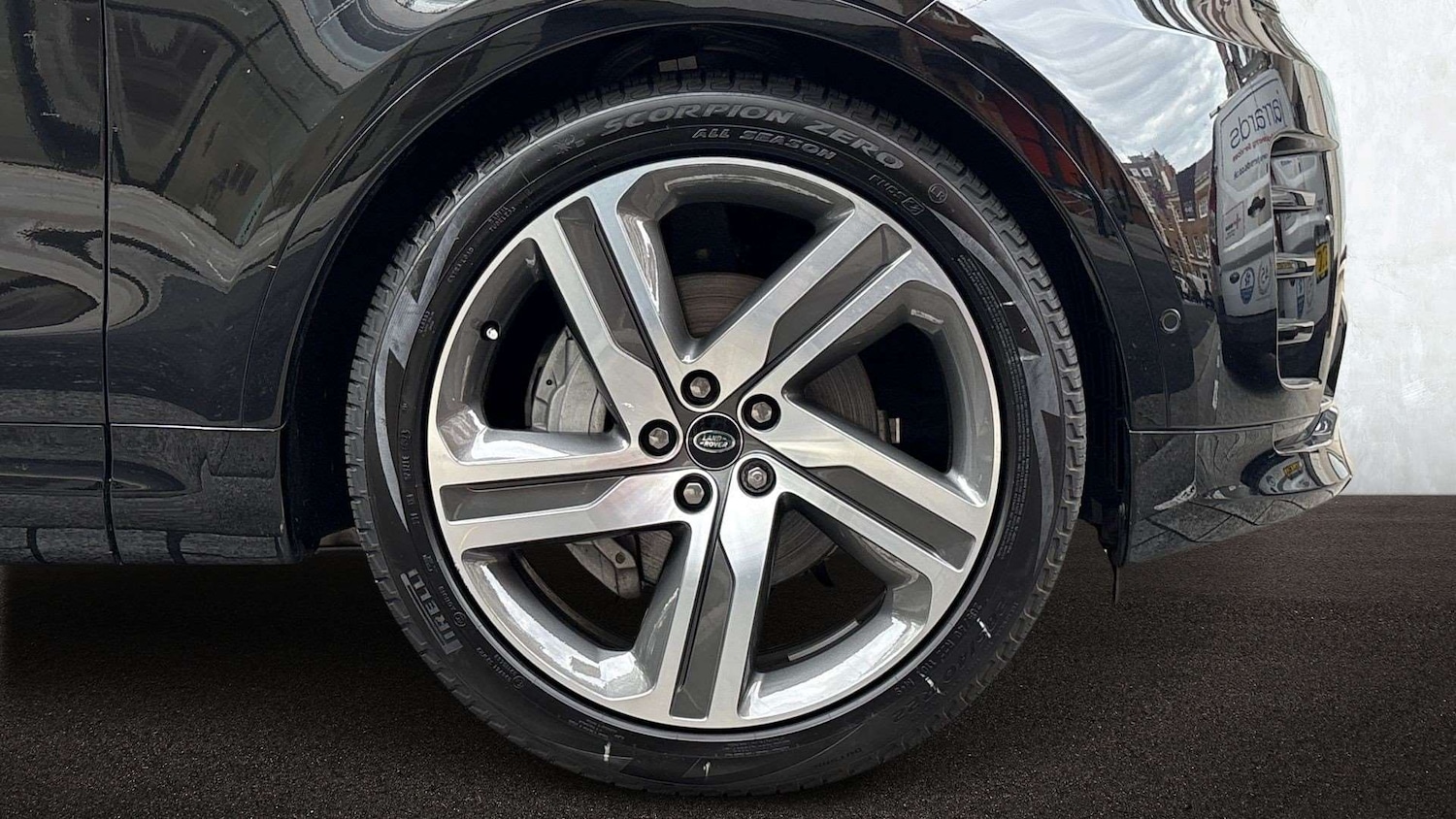 Used Land Rover Discovery 2024 for sale - 76564349: Photo 8