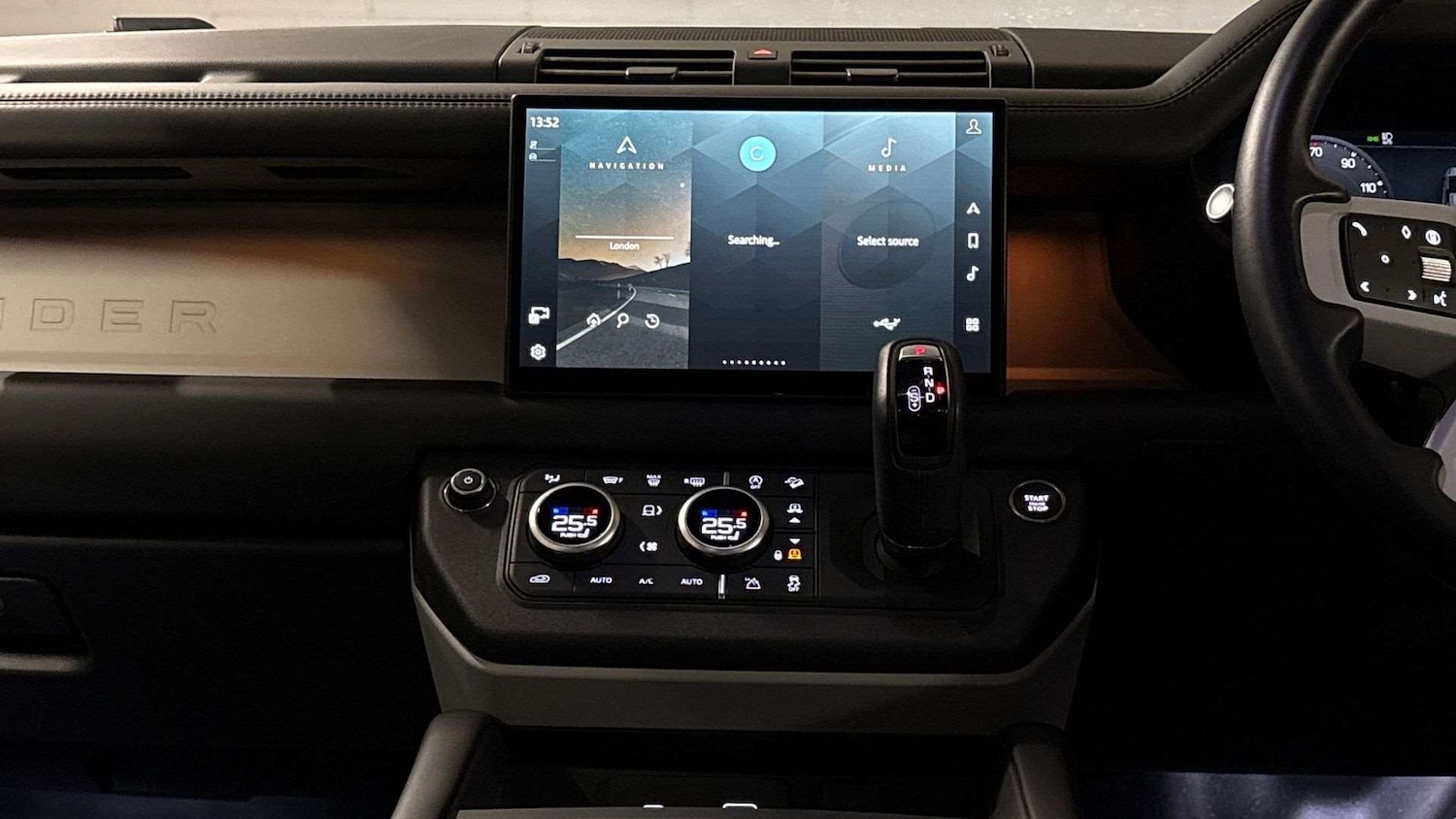 Used Land Rover Defender 2024 for sale - 77123316: Photo 14