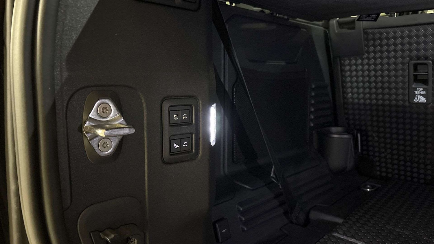 Used Land Rover Defender 2024 for sale - 77123316: Photo 30