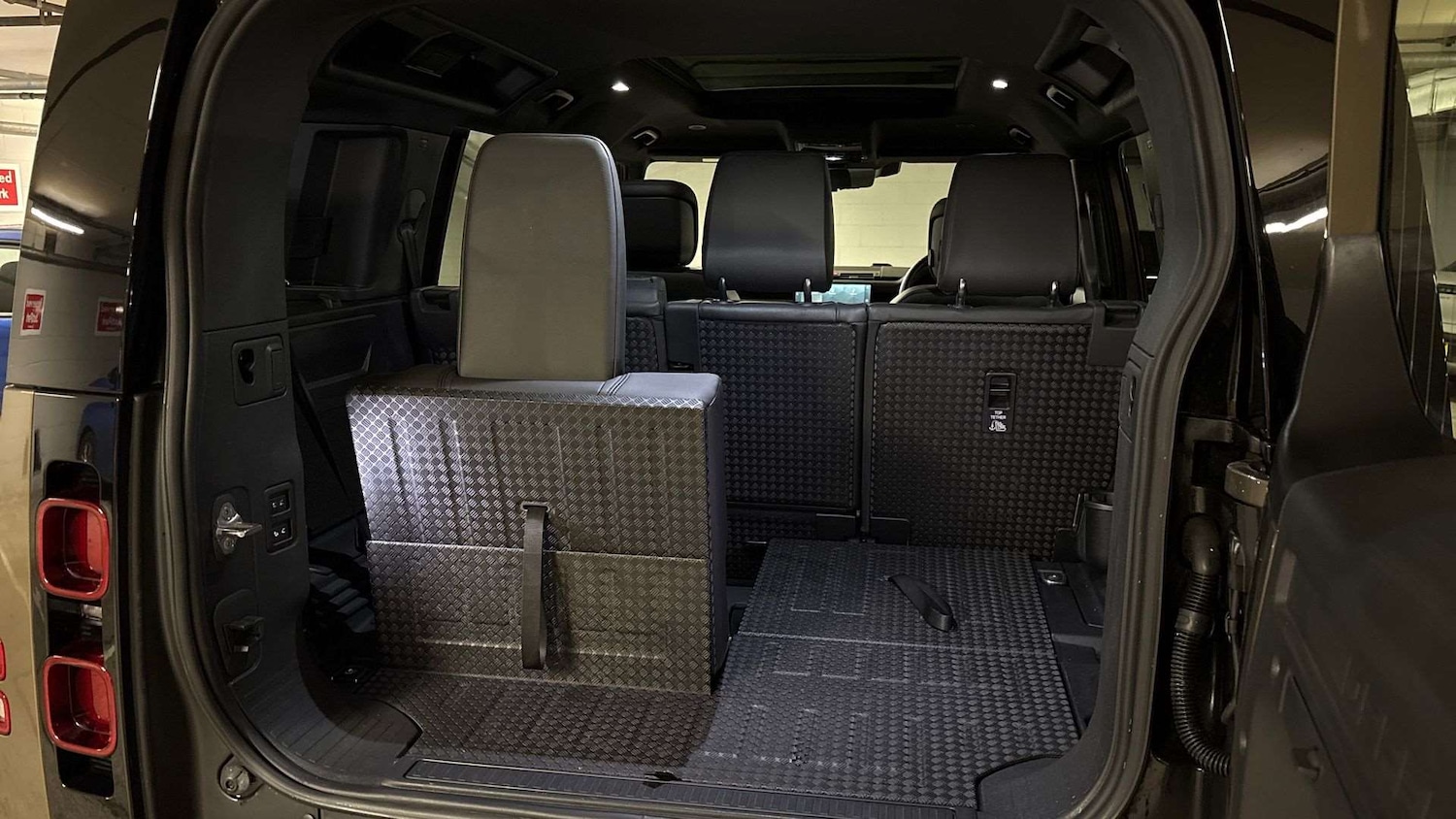 Used Land Rover Defender 2024 for sale - 77123316: Photo 32