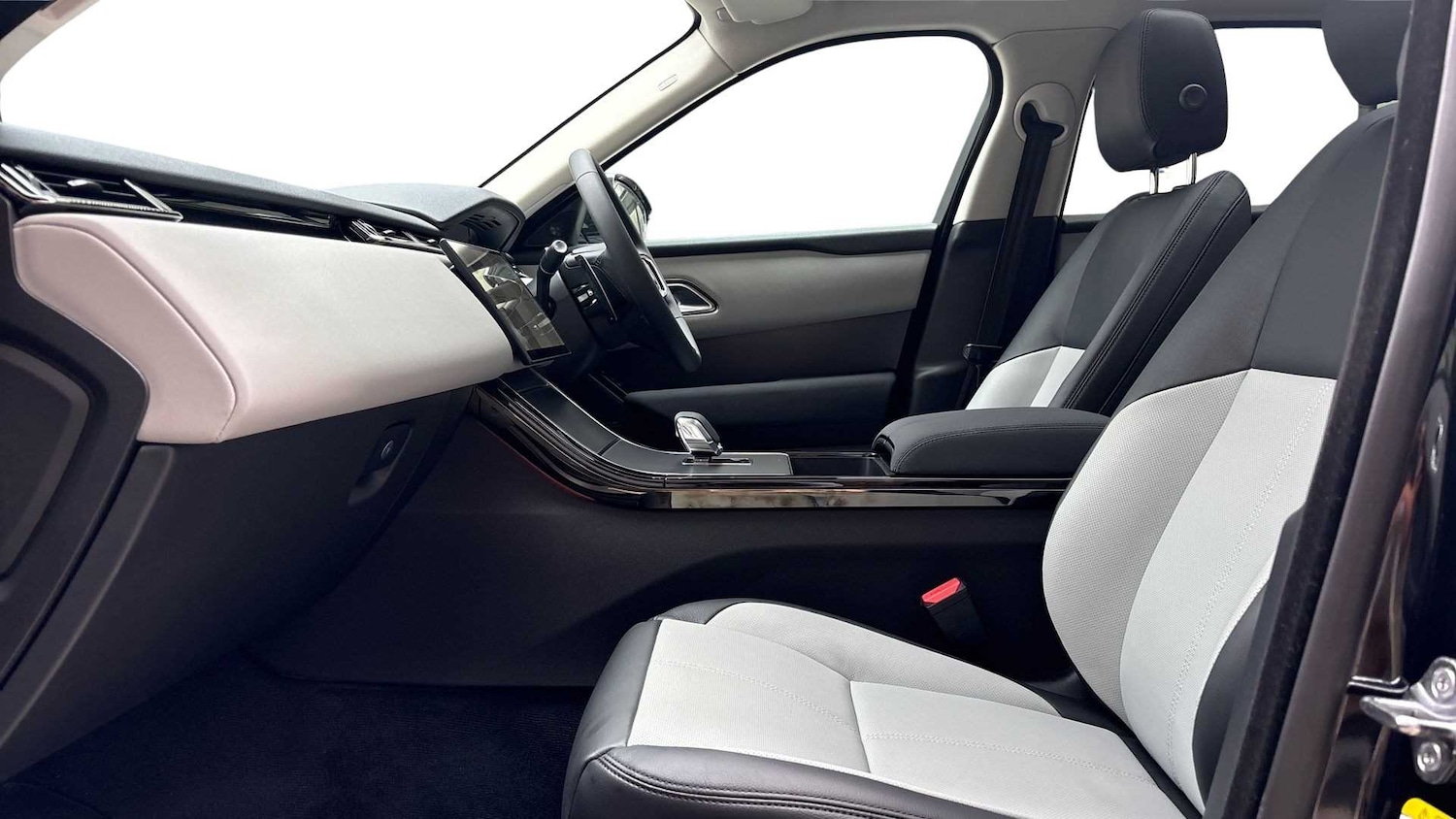 Used Land Rover Range Rover Velar 2025 for sale - 77514358: Photo 3