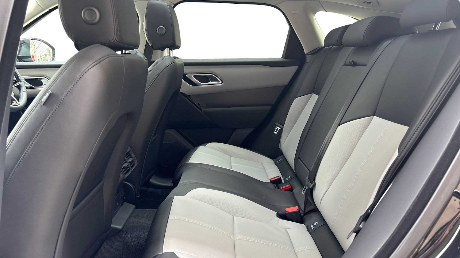 Used Land Rover Range Rover Velar 2025 for sale - 77514358: Photo 4