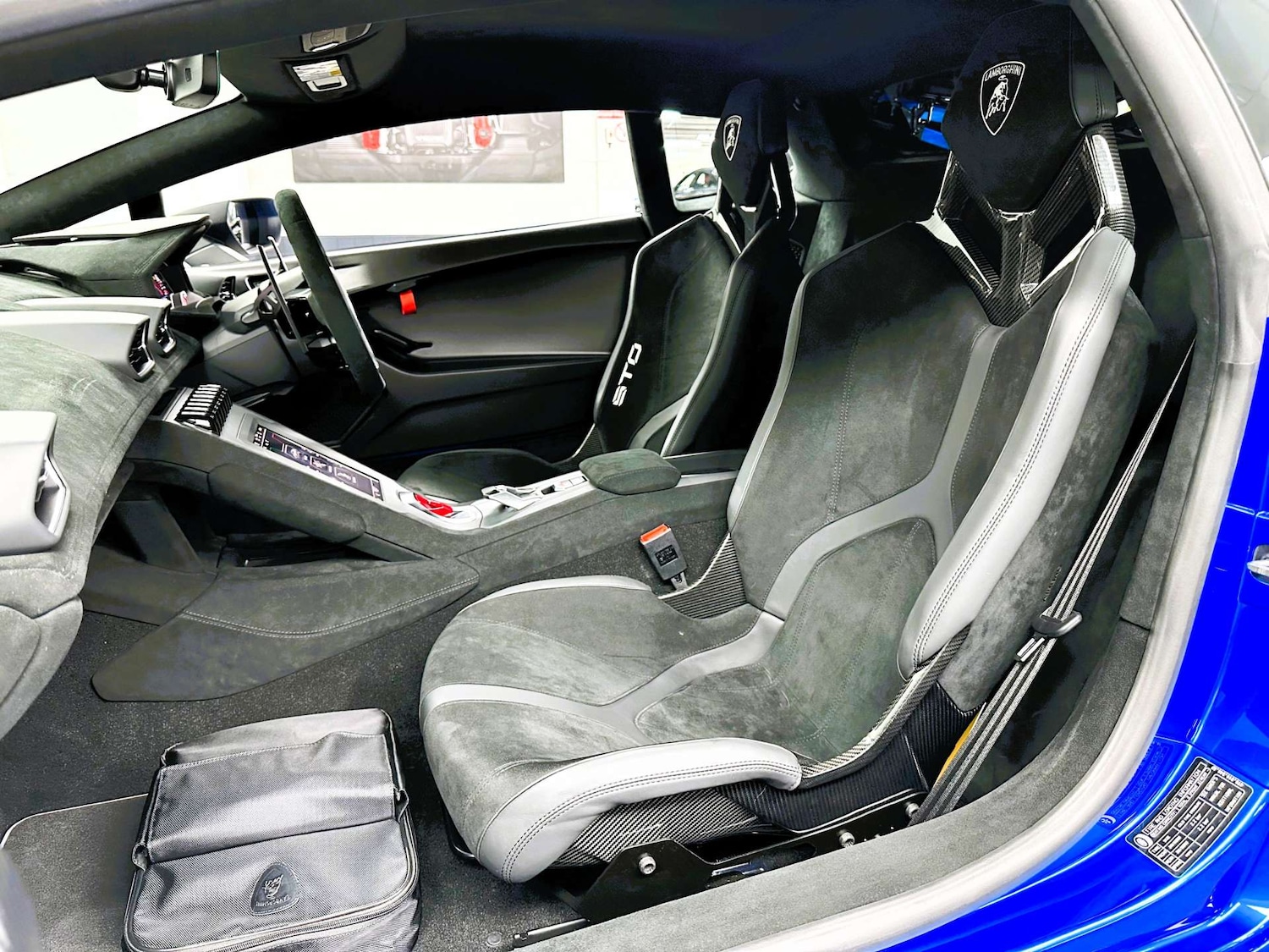 Used Lamborghini Huracan 2023 for sale - 76830191: Photo 9