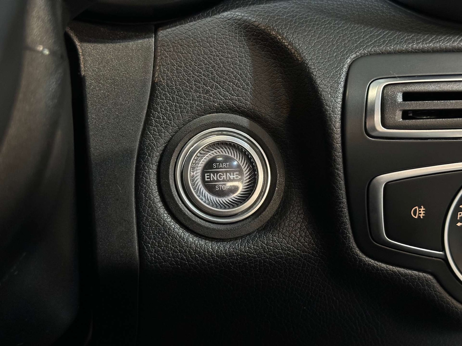 Used Mercedes-Benz C Class 2018 for sale - 76830141: Photo 40