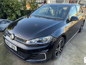 Used Volkswagen Golf 2017 for sale - 77061754: Photo