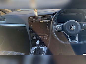 Used Volkswagen Golf 2017 for sale - 77061754: Photo