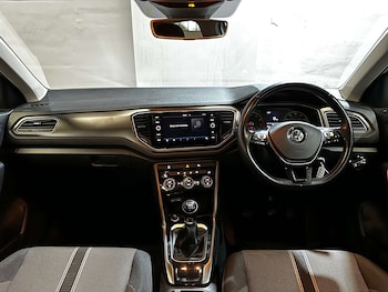 Used Volkswagen T-Roc 2018 for sale - 78702752: Photo