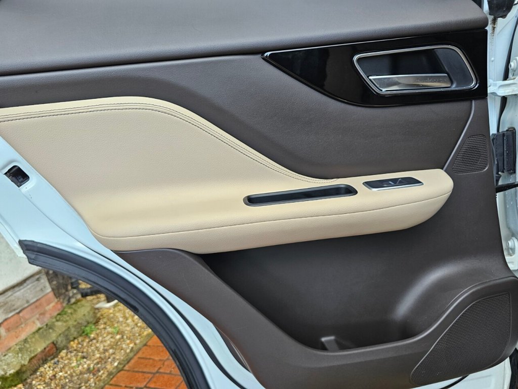 Used Jaguar F-Pace 2017 for sale - 78078122: Photo 36