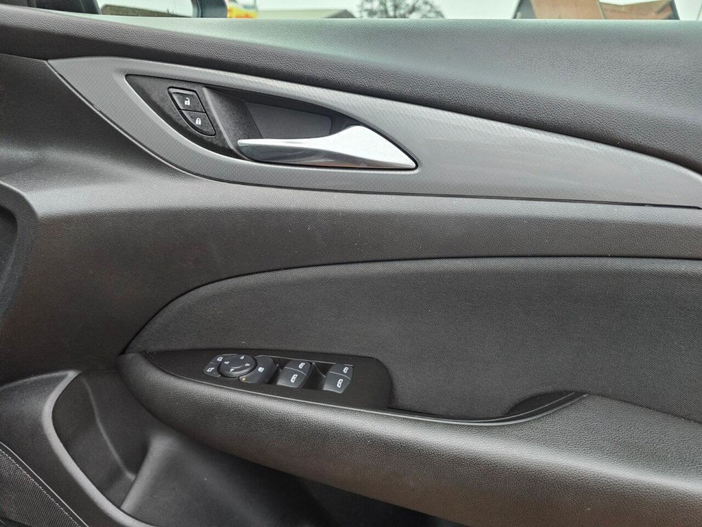 Used Vauxhall Insignia 2018 for sale - 78078111: Photo 10